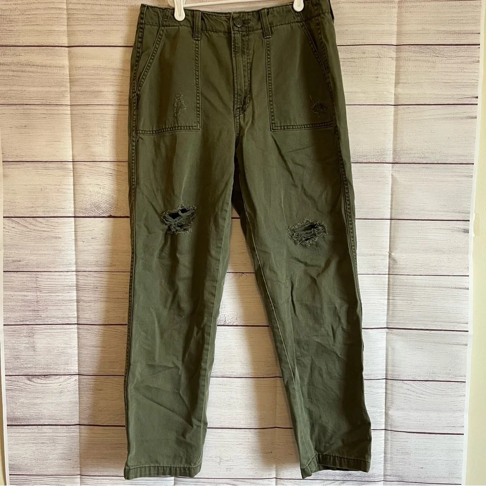 American eagle size 10 olive cargo pants